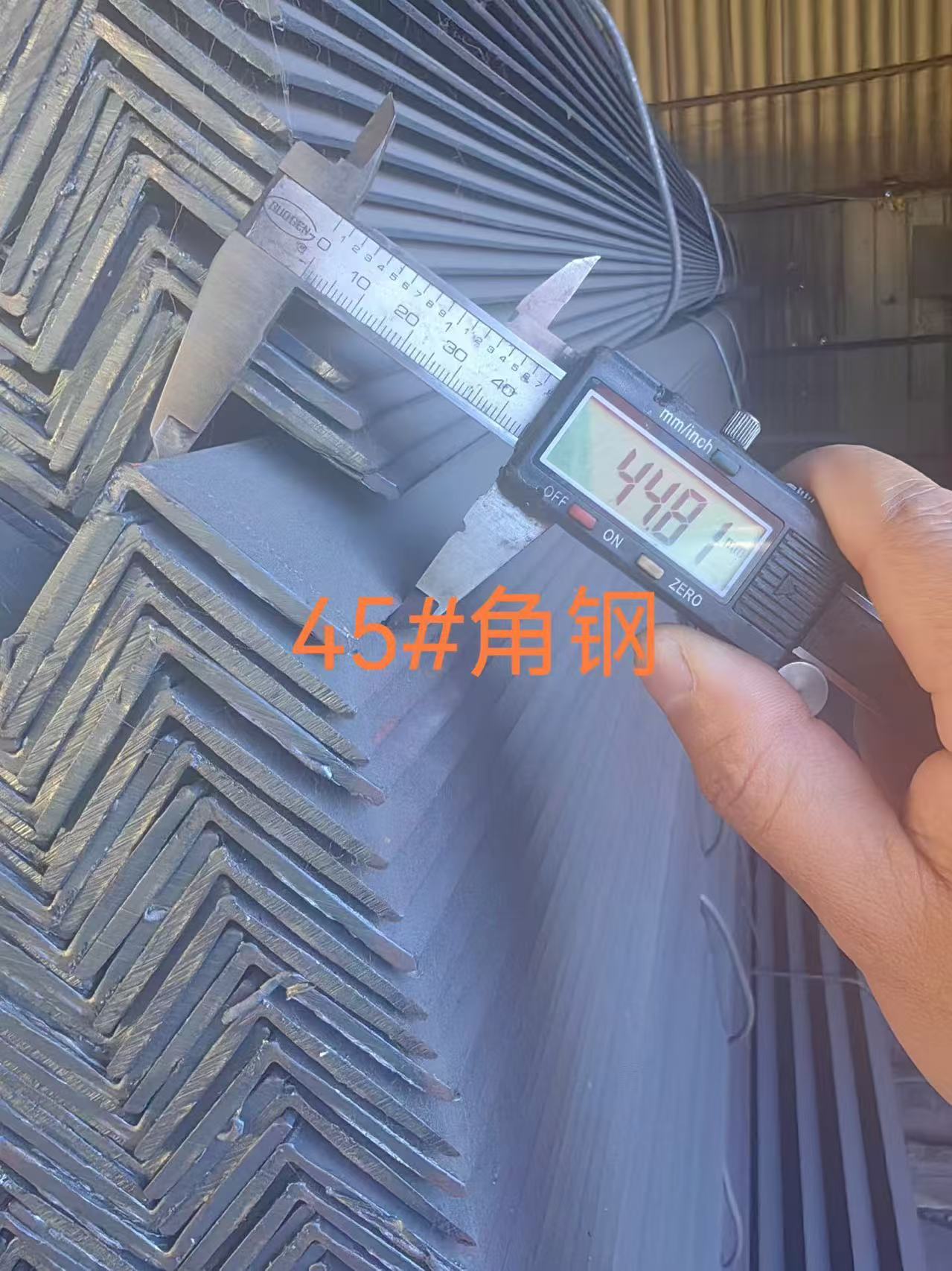 Tianjin Jumin Steel lanza acero angular recubierto de plástico de alto rendimiento para exportación global